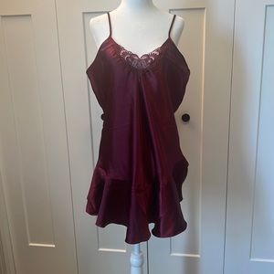 COPY - Pretty wine color ladies chemise gown, size large